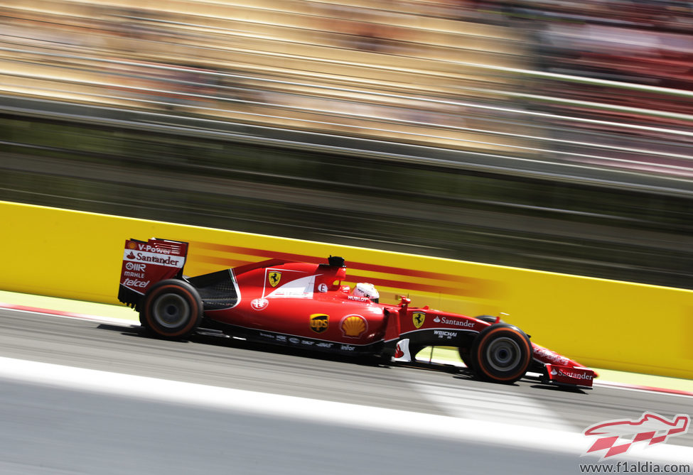 Sebastian Vettel rueda a máxima velocidad