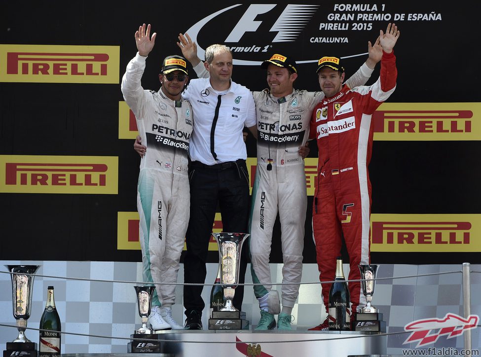 Los tres hombres del podio del GP de España 2015 posan sonrientes