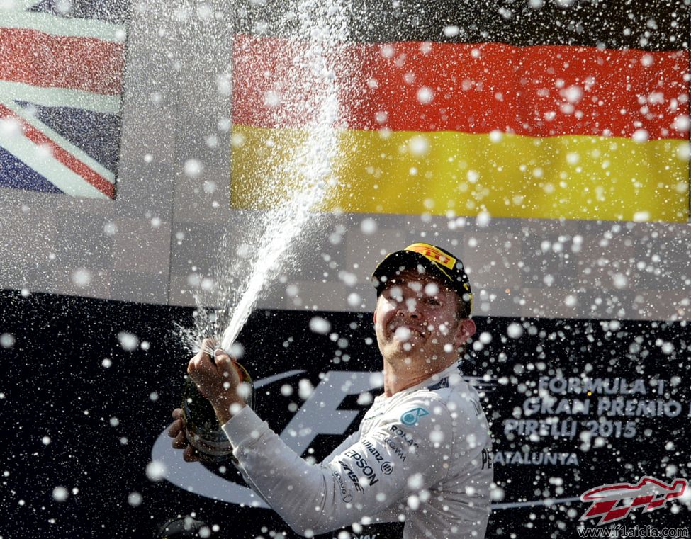 Nico Rosberg logra su primera victoria en la temporada 2015 de F1