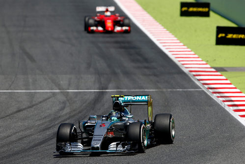 Nico Rosberg lidera la carrera desde el incio