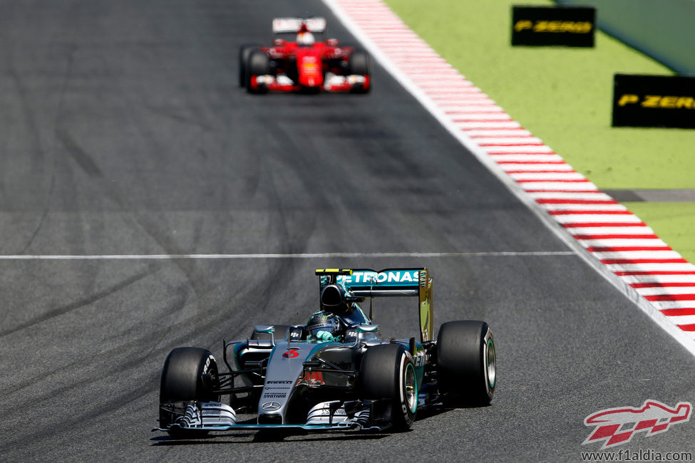 Nico Rosberg lidera la carrera desde el incio