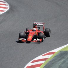 Sebastian Vettel rueda con el neumático medio