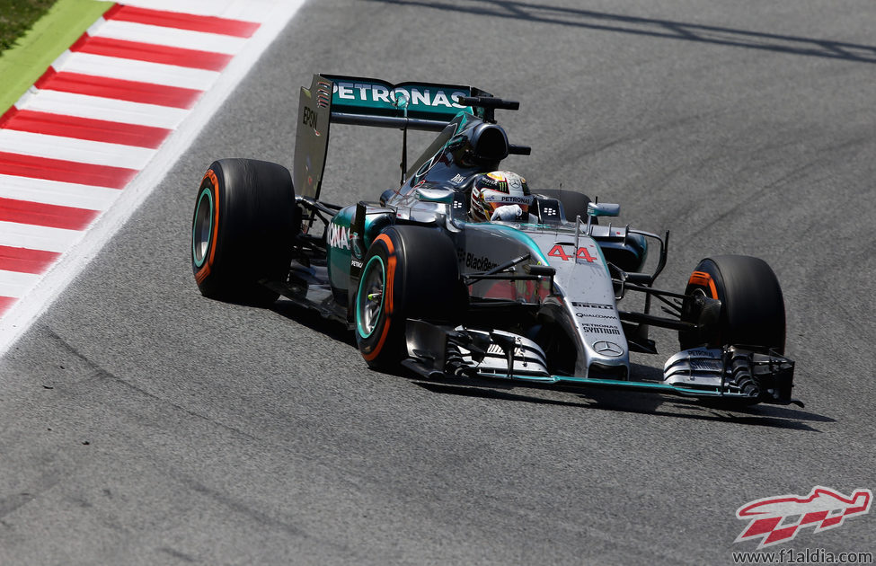 Lewis Hamilton maximiza su ritmo con neumáticos duros