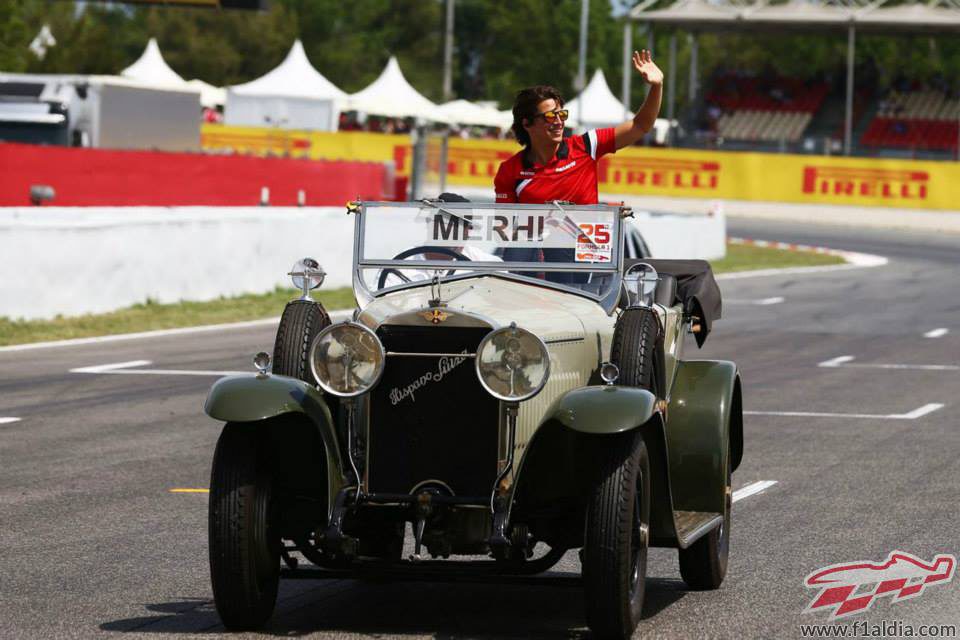 Roberto Merhi en el drivers parade de su GP de casa