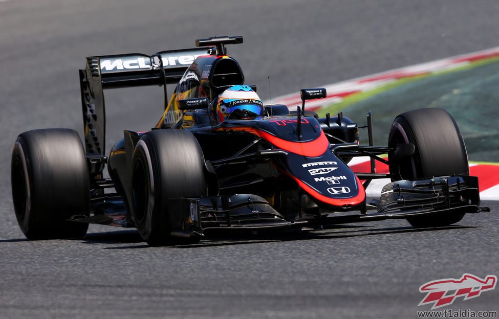 Fernando Alonso con problemas de frenos