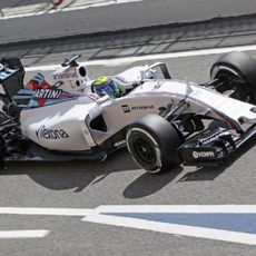 Felipe Massa saliendo a la pista para realizar las evaluaciones