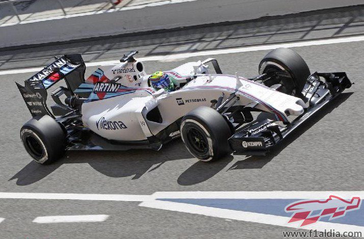Felipe Massa saliendo a la pista para realizar las evaluaciones