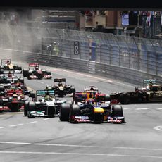 2012: Webber lidera, choque en los puestos delanteros