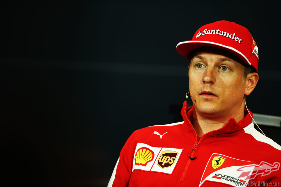 Kimi Räikkönen con la prensa