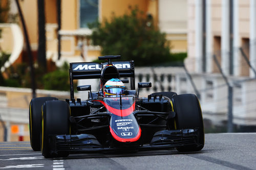 Fernando Alonso enfila Mirabeau