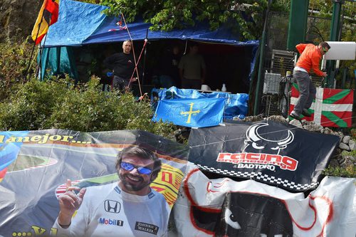 Apoyo a Fernando Alonso en las gradas