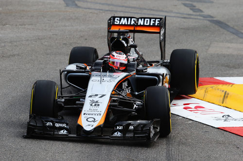 Nico Hülkenberg negocia la chicane