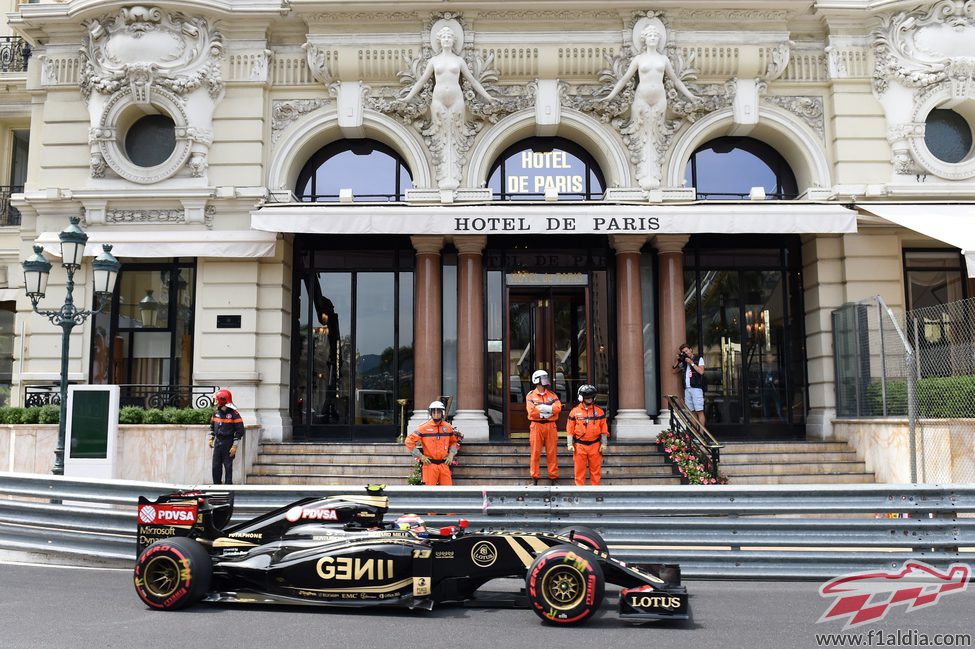Pastor Maldonado llega a la Q3 del GP de Mónaco 2015