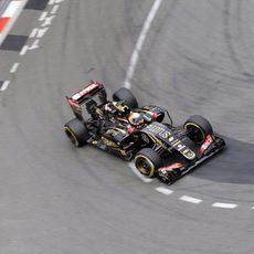 Romain Grosjean rueda con los neumáticos 'prime'