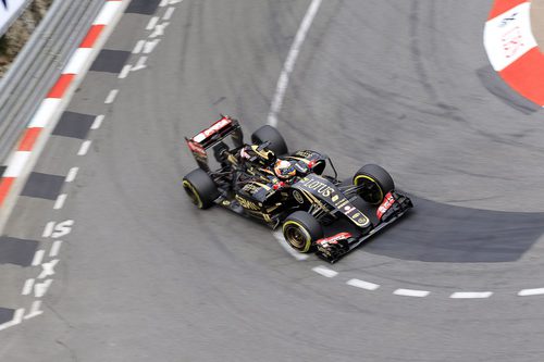 Romain Grosjean rueda con los neumáticos 'prime'