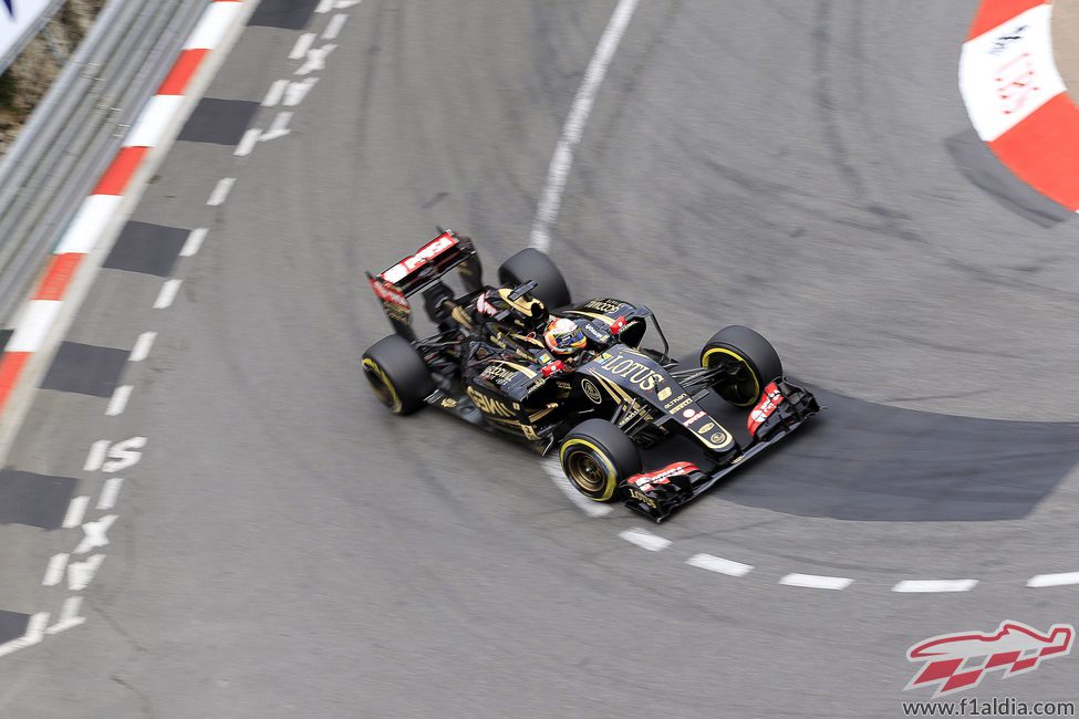 Romain Grosjean rueda con los neumáticos 'prime'