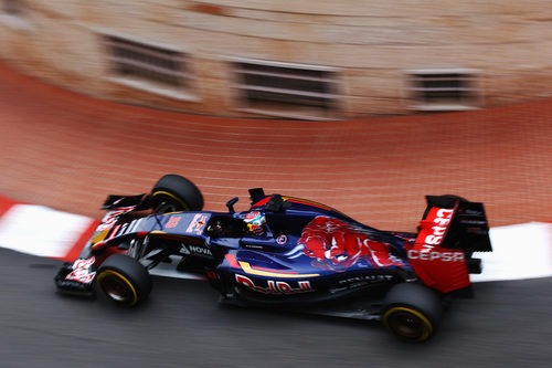 Max Verstappen subiéndose a los pianos de Mónaco