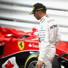 Lewis Hamilton pierde la carrera al hacer un 'pit-stop' extra