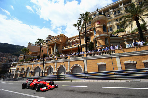 Kimi Räikkönen no pasa de la sexta posición en carrera