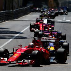 Sebastian Vettel se mantiene por delante de los Red Bull