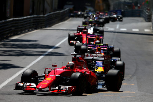 Sebastian Vettel se mantiene por delante de los Red Bull