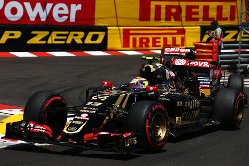 Pastor Maldonado se tuvo que retirar por una avería en su E23