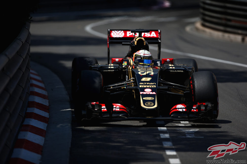 Romain Grosjean rueda con los neumáticos 'option'