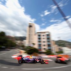 Daniil Kvyat alcanza a uno de los Manor