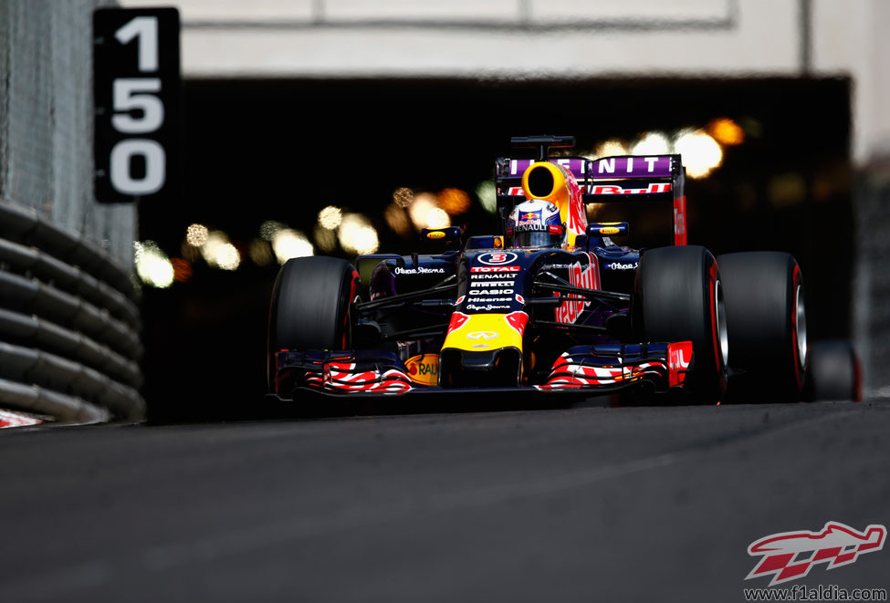 Daniel Ricciardo sale del túnel de Mónaco