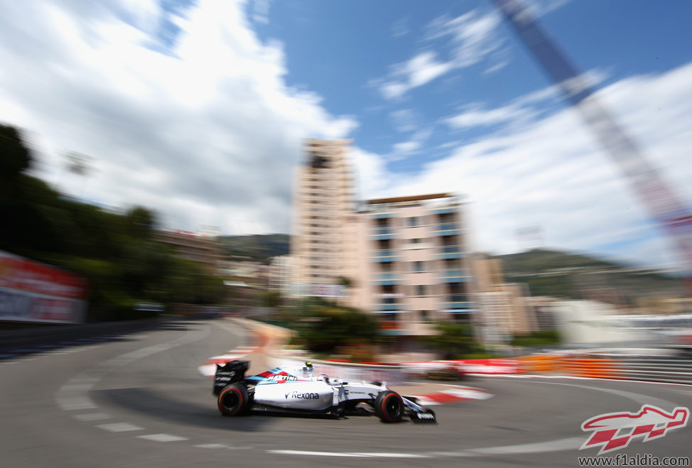 Valtteri Bottas afronta la curva 'Loews'