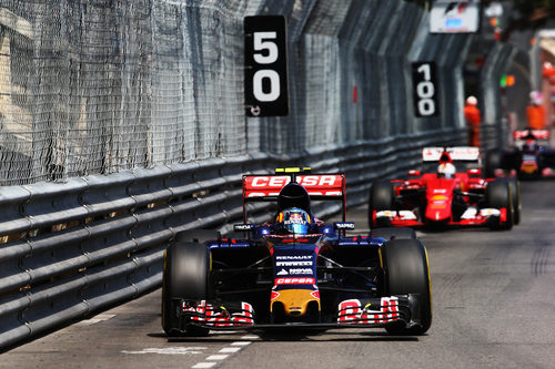 Carlos Sainz logra terminar en la zona de puntos