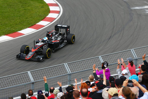 Fernando Alonso prueba cambios en su MP4-30