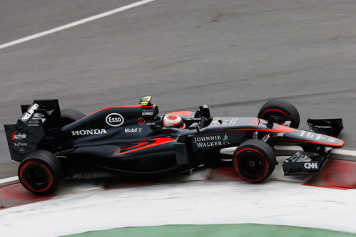 Jenson Button tuvo un problema de caja de cambios en los L1
