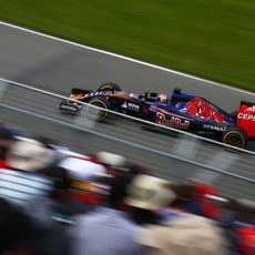 Max Verstappen sigue el programa de Toro Rosso