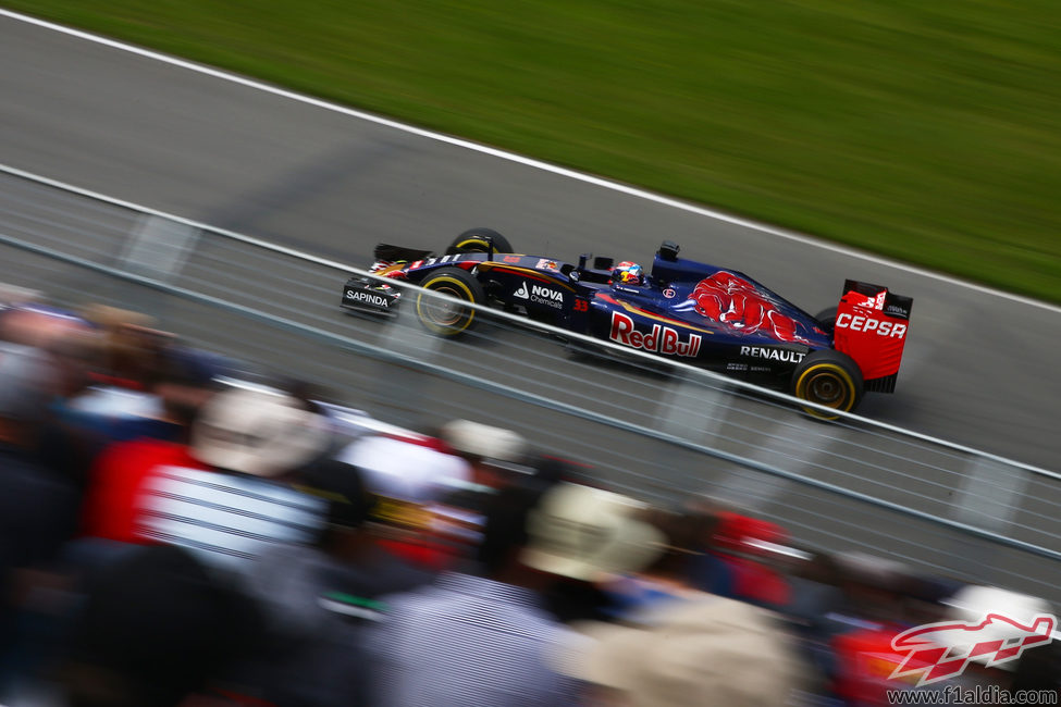 Max Verstappen sigue el programa de Toro Rosso