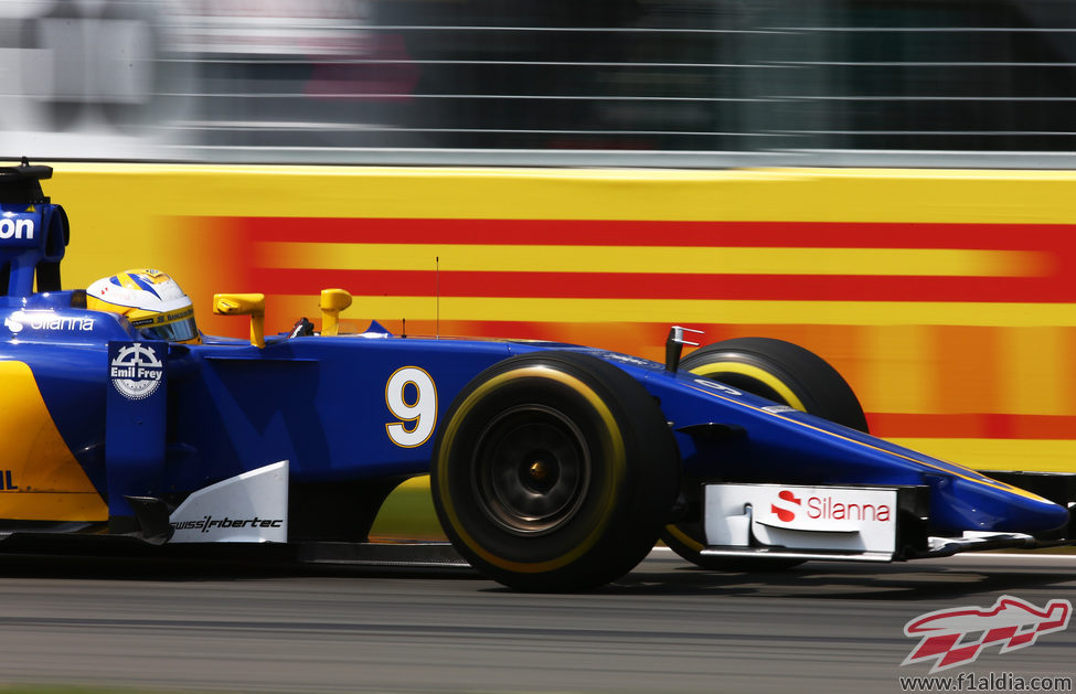 Marcus Ericsson evaluando el compuesto blando de los neumáticos