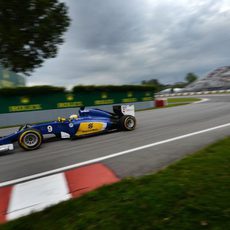 Marcus Ericsson rodando antes de que llegara la lluvia