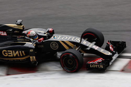 Romain Grosjean trazando una curva en Montreal