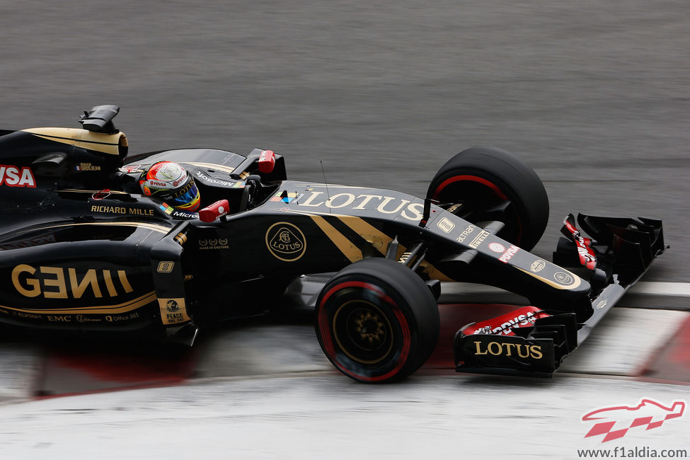 Romain Grosjean trazando una curva en Montreal