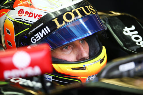 Romain Grosjean concentrado antes de salir a la pista