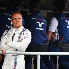 Valtteri Bottas en el muro de Williams