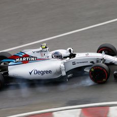 Valtteri Bottas pasándose de frenada