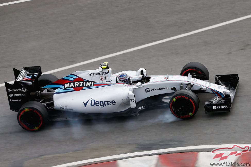 Valtteri Bottas pasándose de frenada