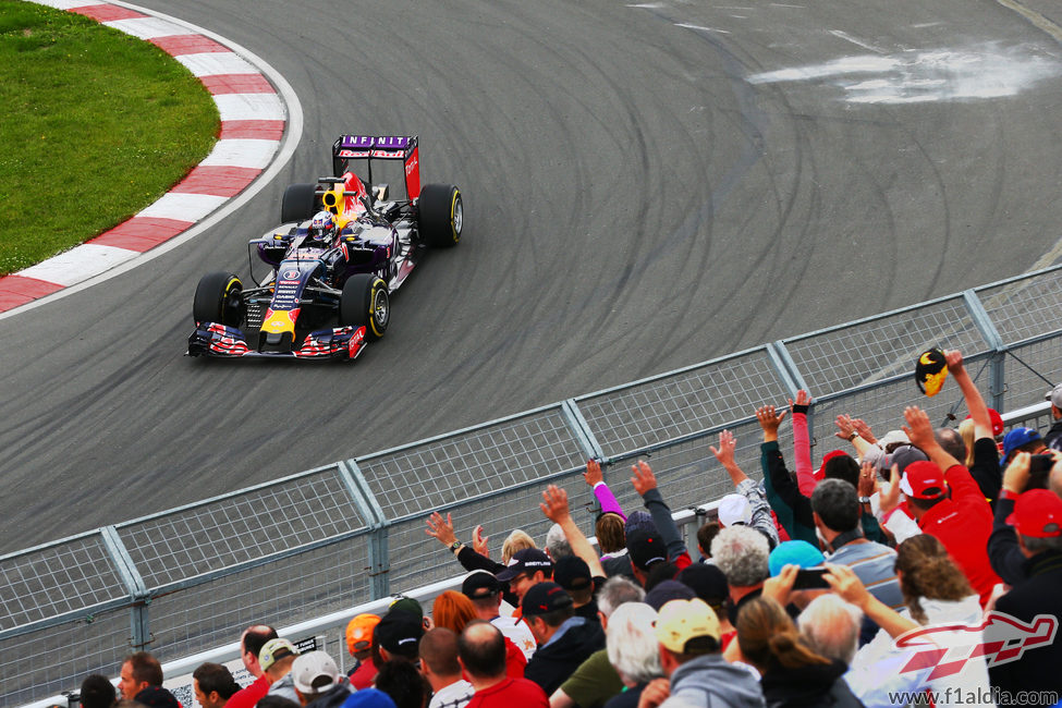 La afición canadiense anima a Daniel Ricciardo