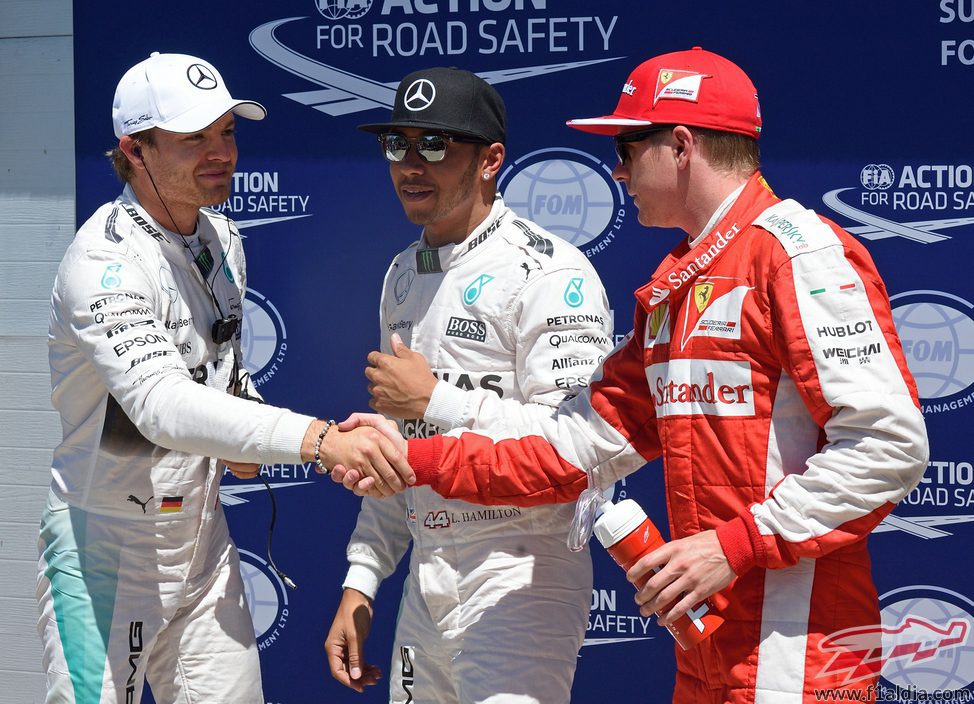 Felicitaciones entre Hamilton, Rosberg y Räikkönen