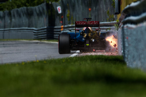 Romain Grosjean tocando el muro