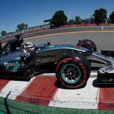 Lewis Hamilton luchará por la victoria desde la pole