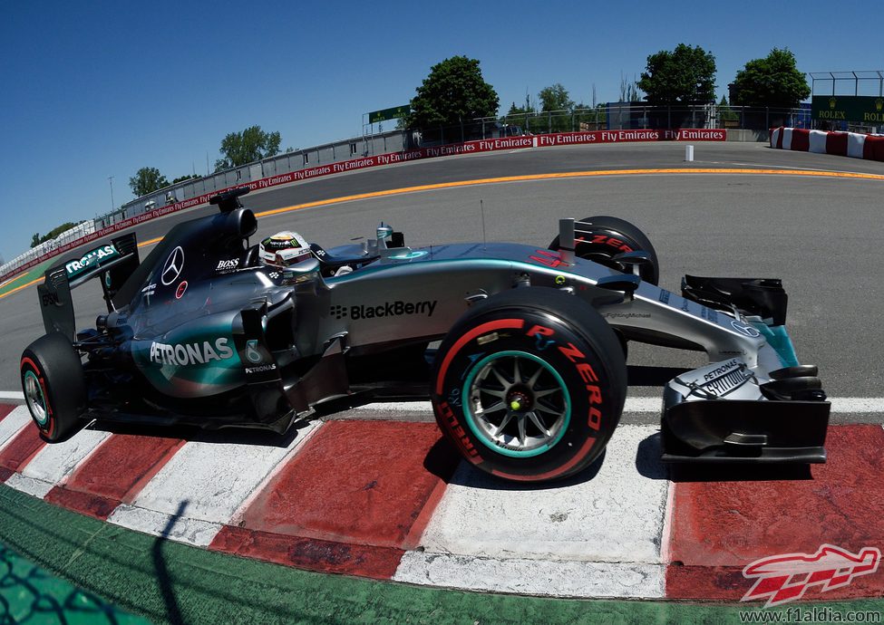 Lewis Hamilton luchará por la victoria desde la pole