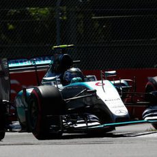 El W06 de Nico Rosberg salta en los pianos