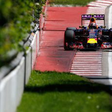 Daniil Kvyat aprovecha los límites de la pista